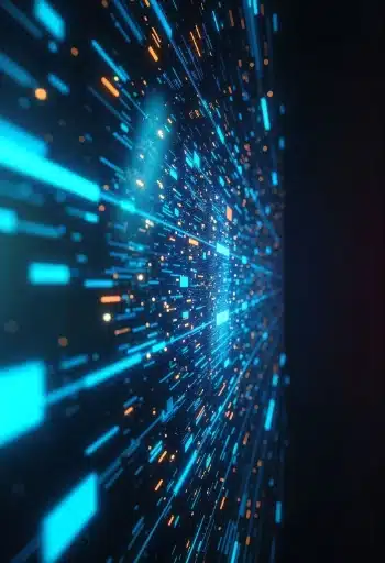 flujo dinámico de datos digitales mediante líneas y partículas brillantes en tonos azul neón y naranja sobre un fondo oscuro