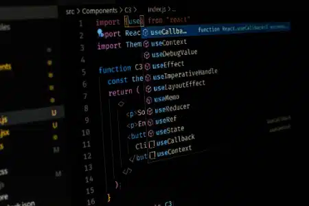 Se muestra una pantalla con código de programación